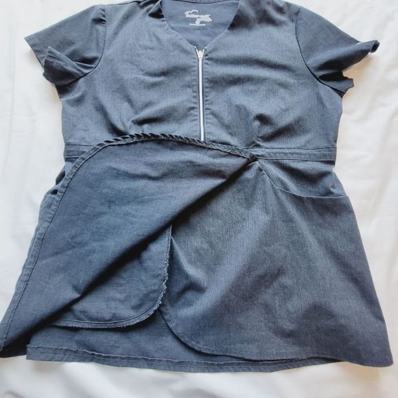 Butter Soft Stretch Gray Scrub Top - Picture 4 of 7